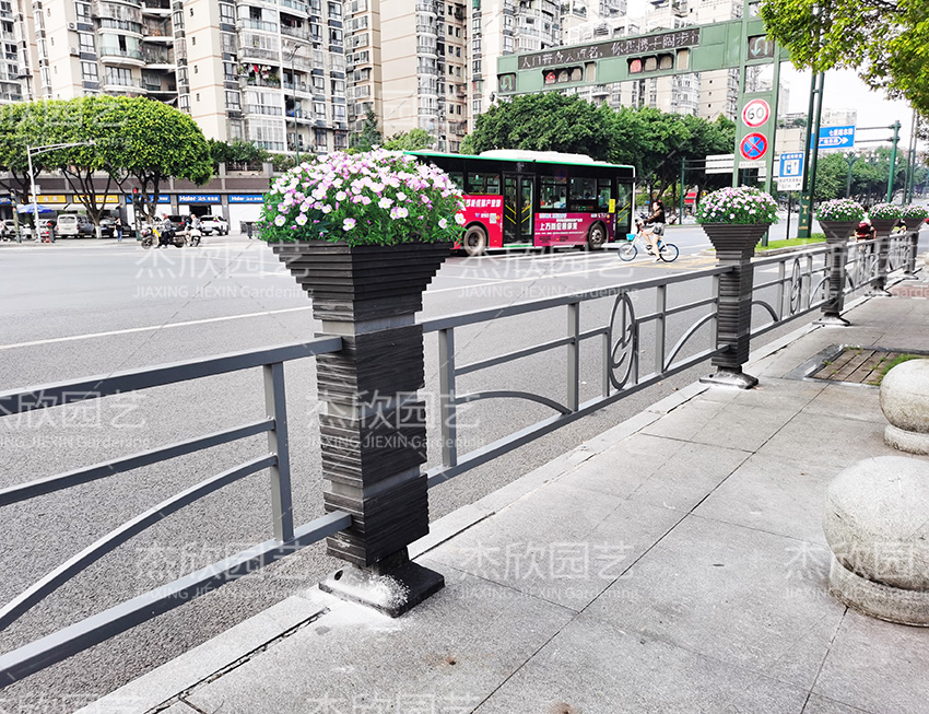 道路隔离花箱护栏四川宜宾案例