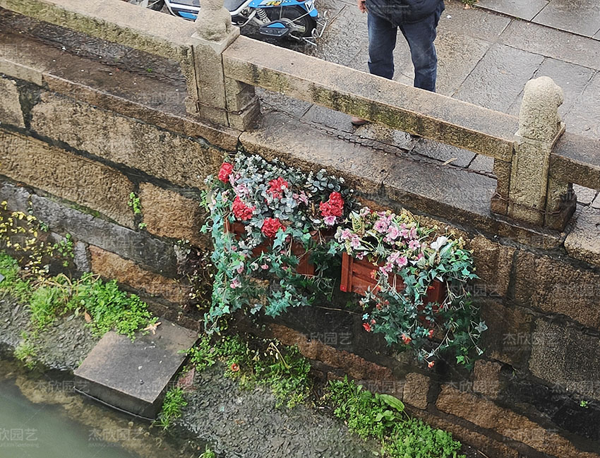 悬挂花箱铝合金花箱定制花箱