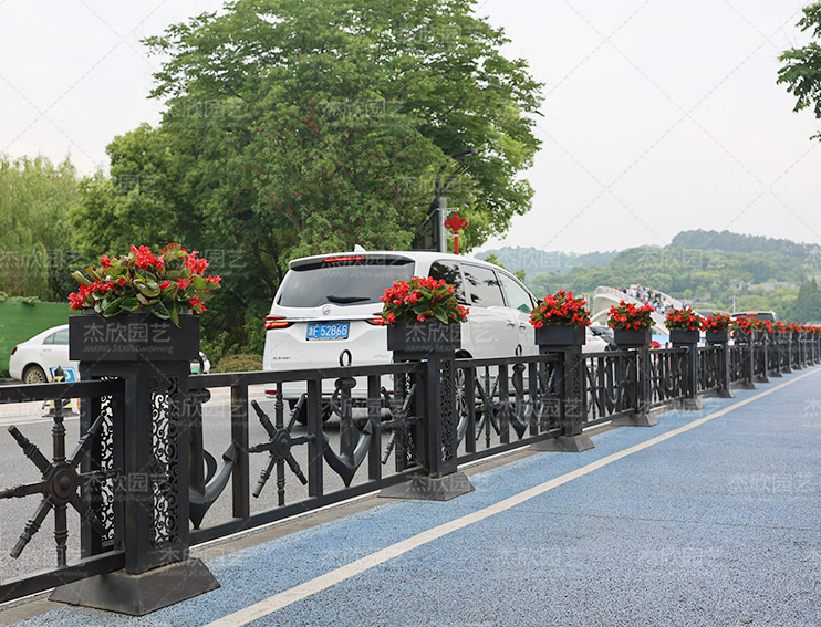 湖岸之心花箱钣金花箱花箱护栏